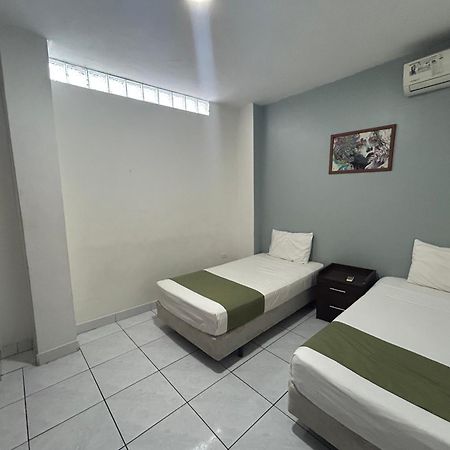 Departamentos De 2 Y 3 Habitaciones En El Centro De Manta Bagian luar foto