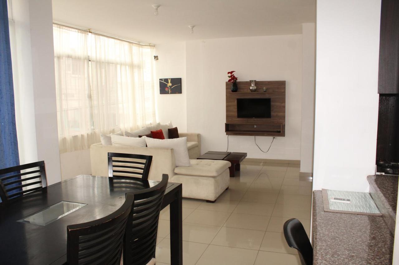 Departamentos De 2 Y 3 Habitaciones En El Centro De Manta Bagian luar foto